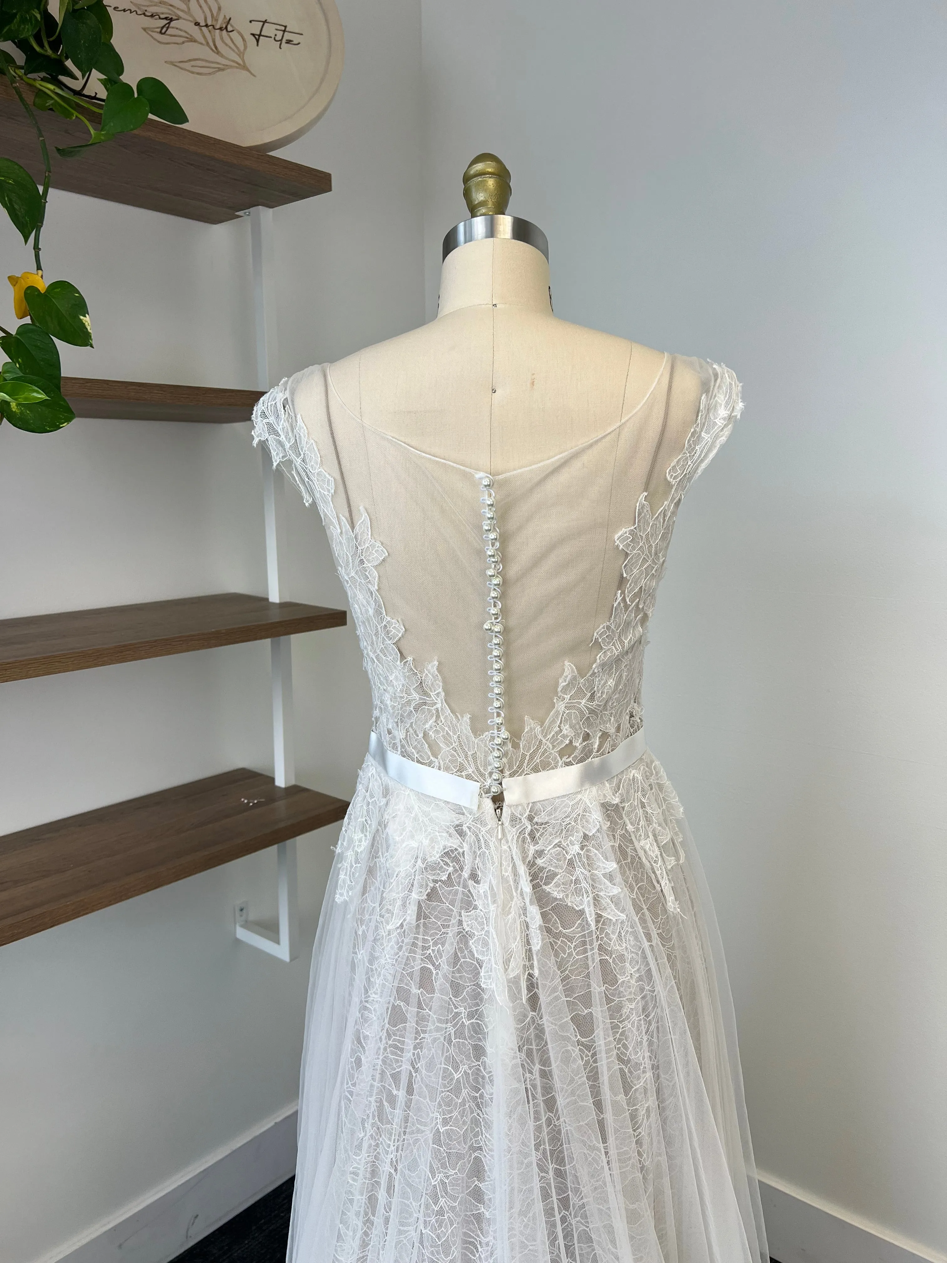 B / Watters 4061A Size 6