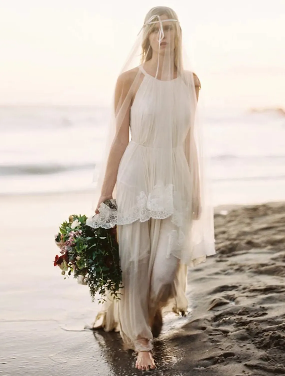 Beach Open Back Boho Wedding Dresses A-Line Halter Sleeveless Sweep / Brush Train Chiffon Bridal Gowns With Solid Color 2023 Summer Wedding Party